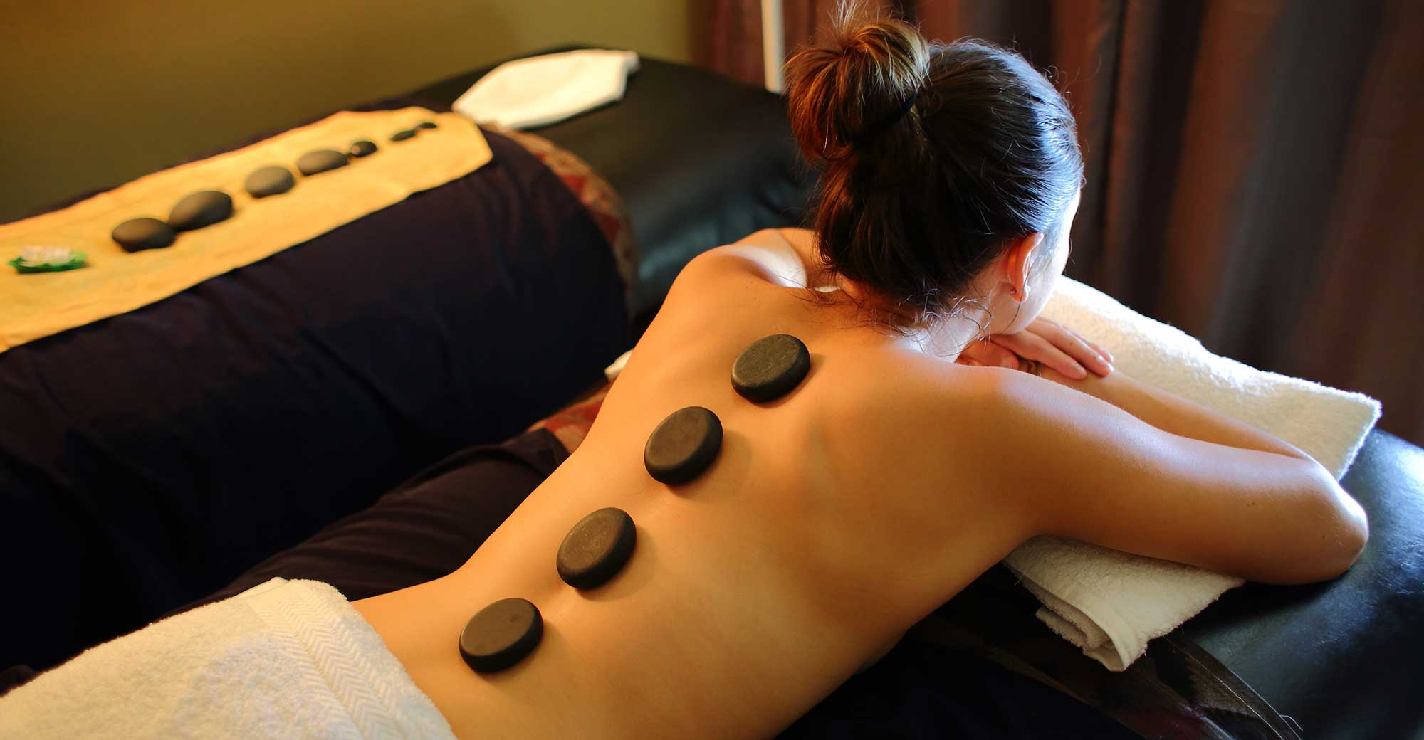 Massage intuitif aux pierres